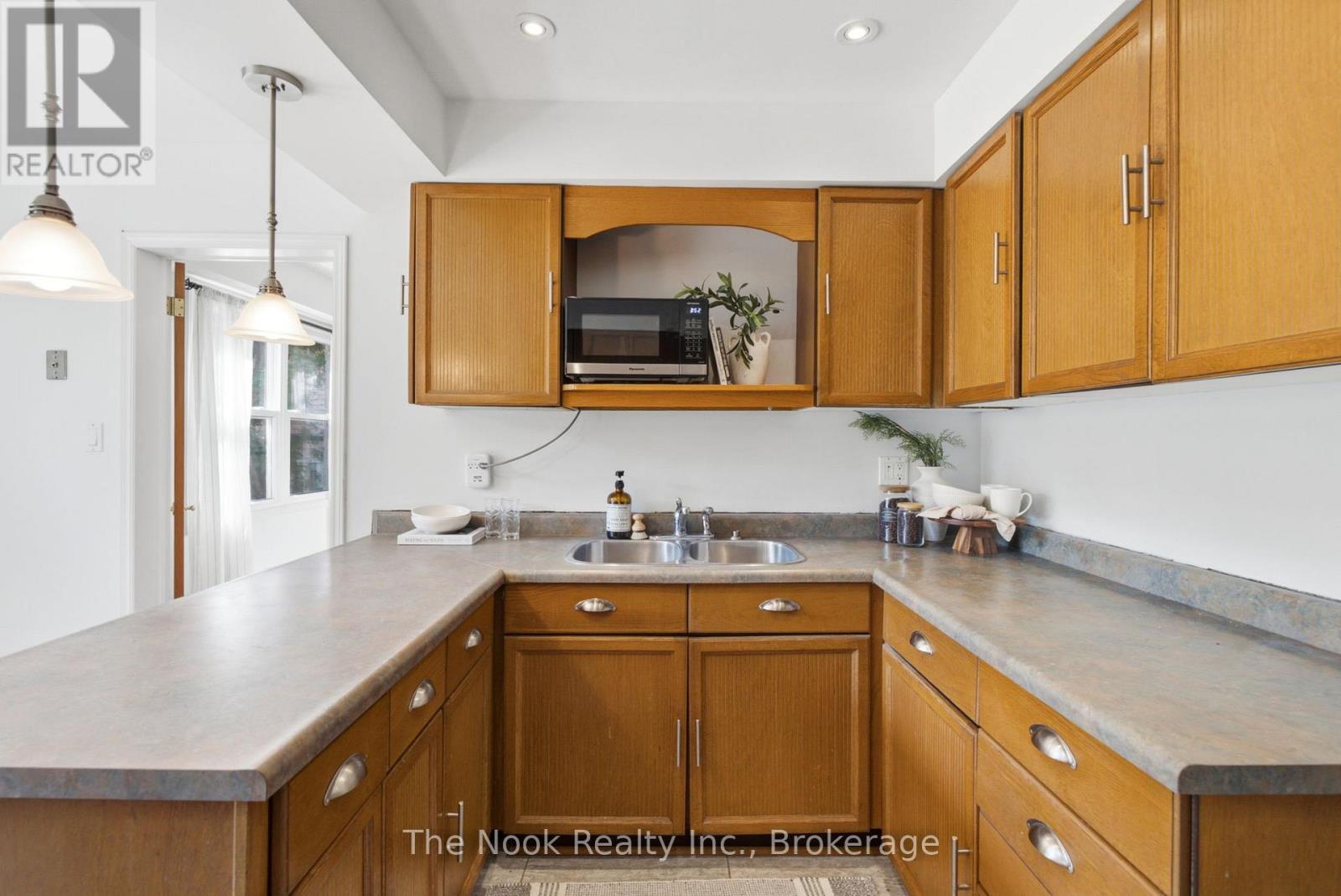 424 Prince Of Wales Drive, Whitby, Ontario  L1N 6M9 - Photo 16 - E13643134