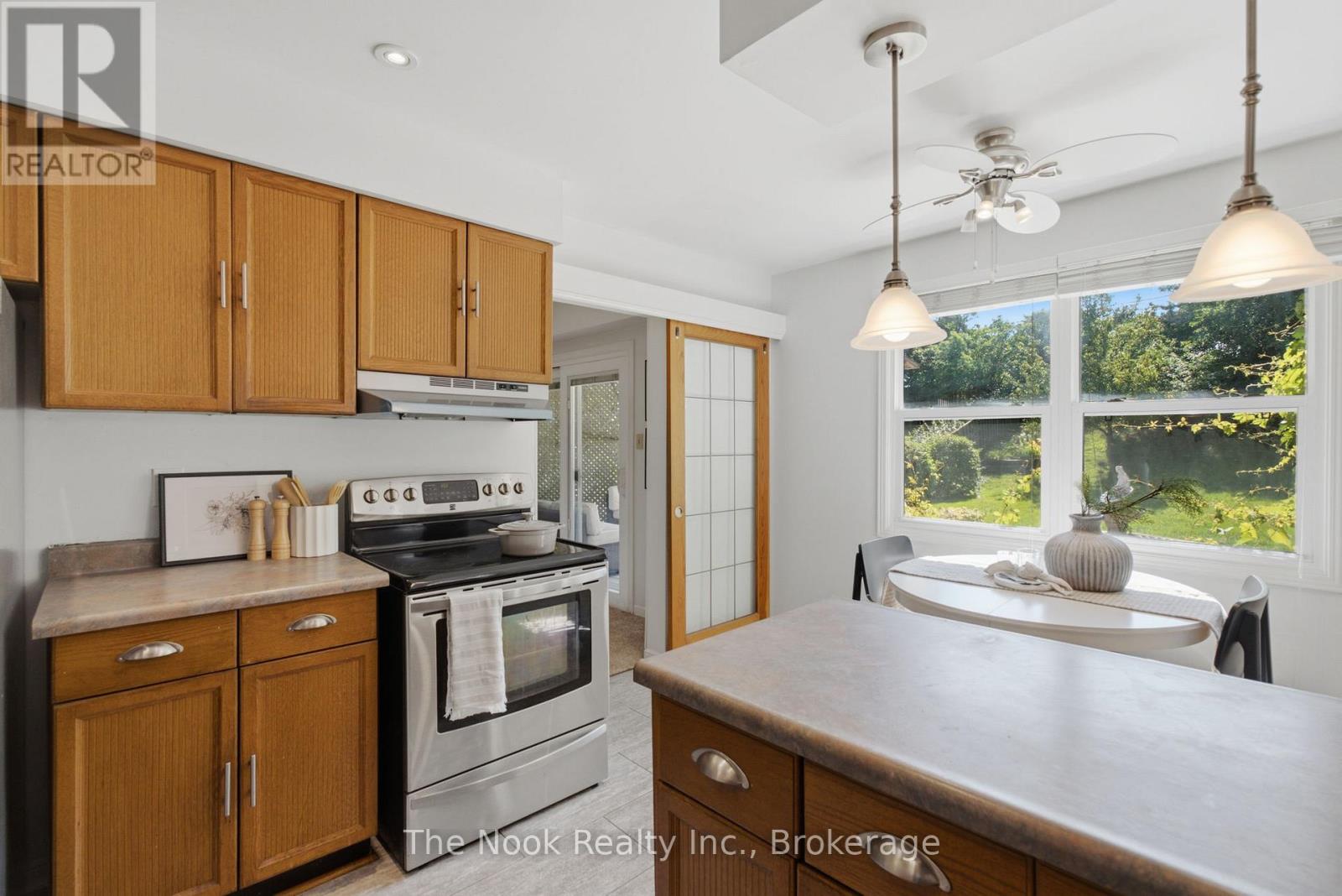 424 Prince Of Wales Drive, Whitby, Ontario  L1N 6M9 - Photo 17 - E13643134