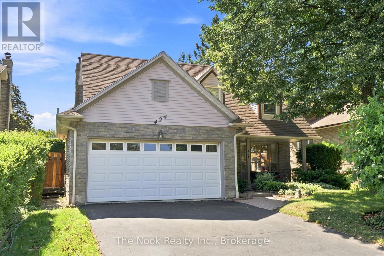 424 Prince Of Wales Drive, Whitby, Ontario  L1N 6M9 - Photo 2 - E13643134
