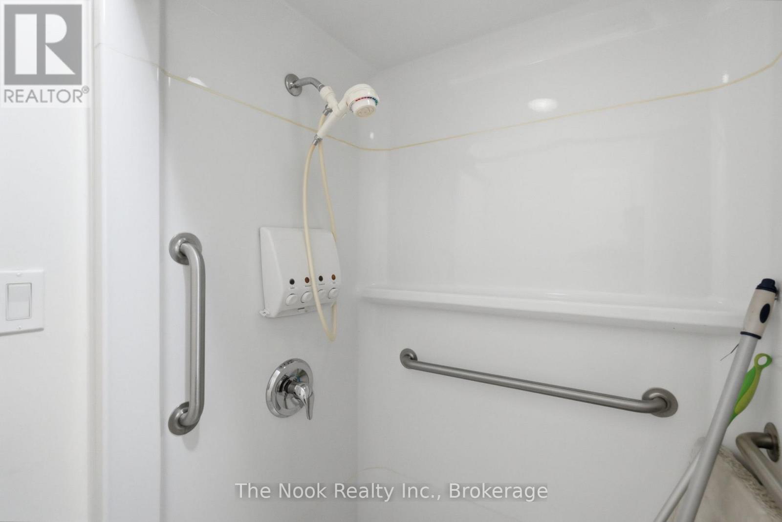 424 Prince Of Wales Drive, Whitby, Ontario  L1N 6M9 - Photo 21 - E13643134