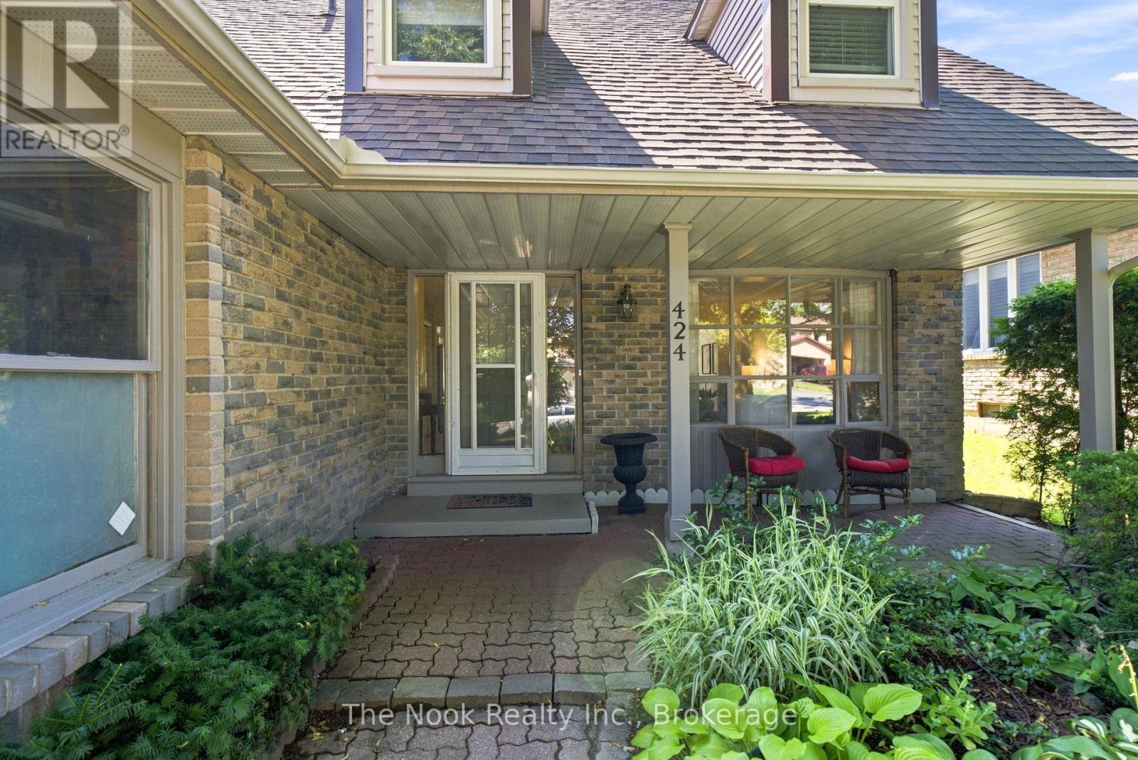 424 Prince Of Wales Drive, Whitby, Ontario  L1N 6M9 - Photo 3 - E13643134