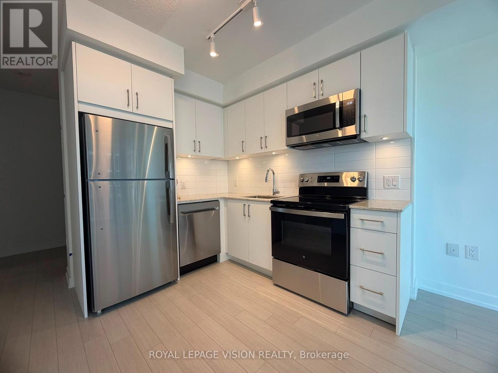 1112 - 4010 Eglinton Avenue W, Toronto, Ontario  M9A 0G5 - Photo 2 - W13639442