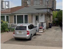 43 LINDYLOU ROAD, Toronto, Ontario
