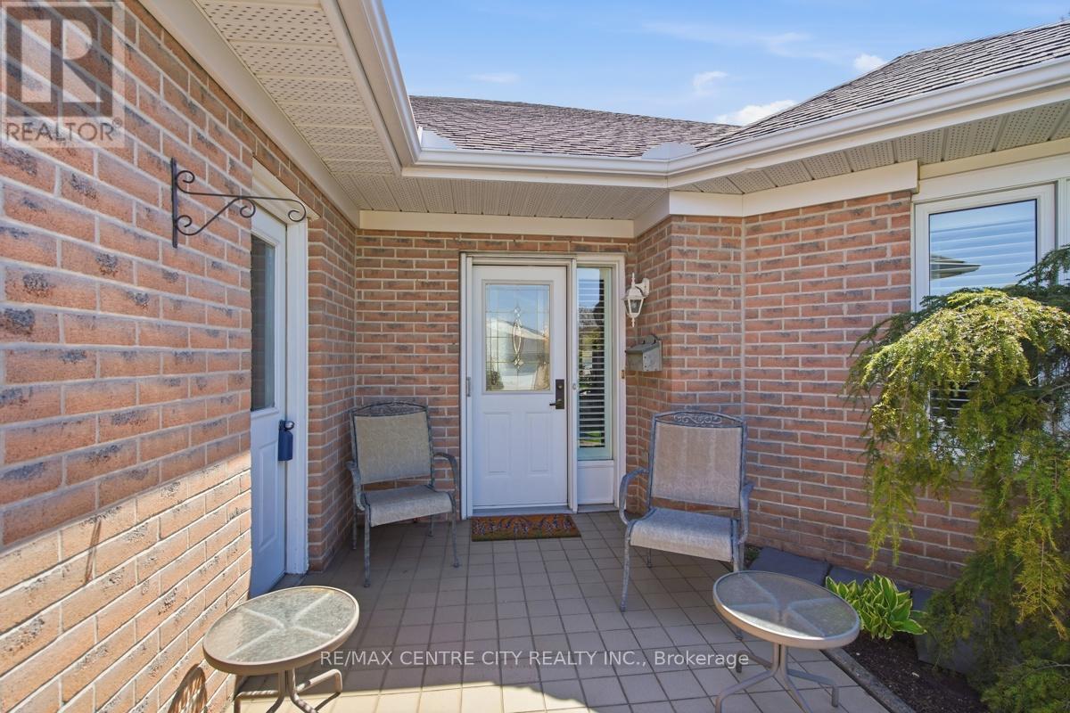 48 Ilderbrook Circle, Middlesex Centre, Ontario  N0M 2A0 - Photo 3 - X13643250