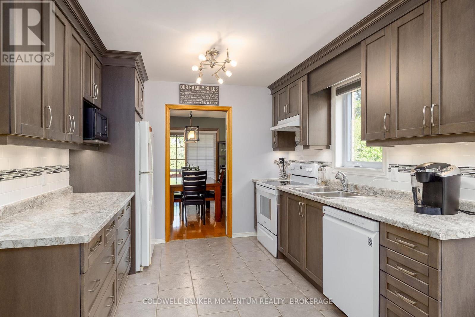 212 Livingston Avenue, Grimsby, Ontario  L3M 4V8 - Photo 12 - X13643170