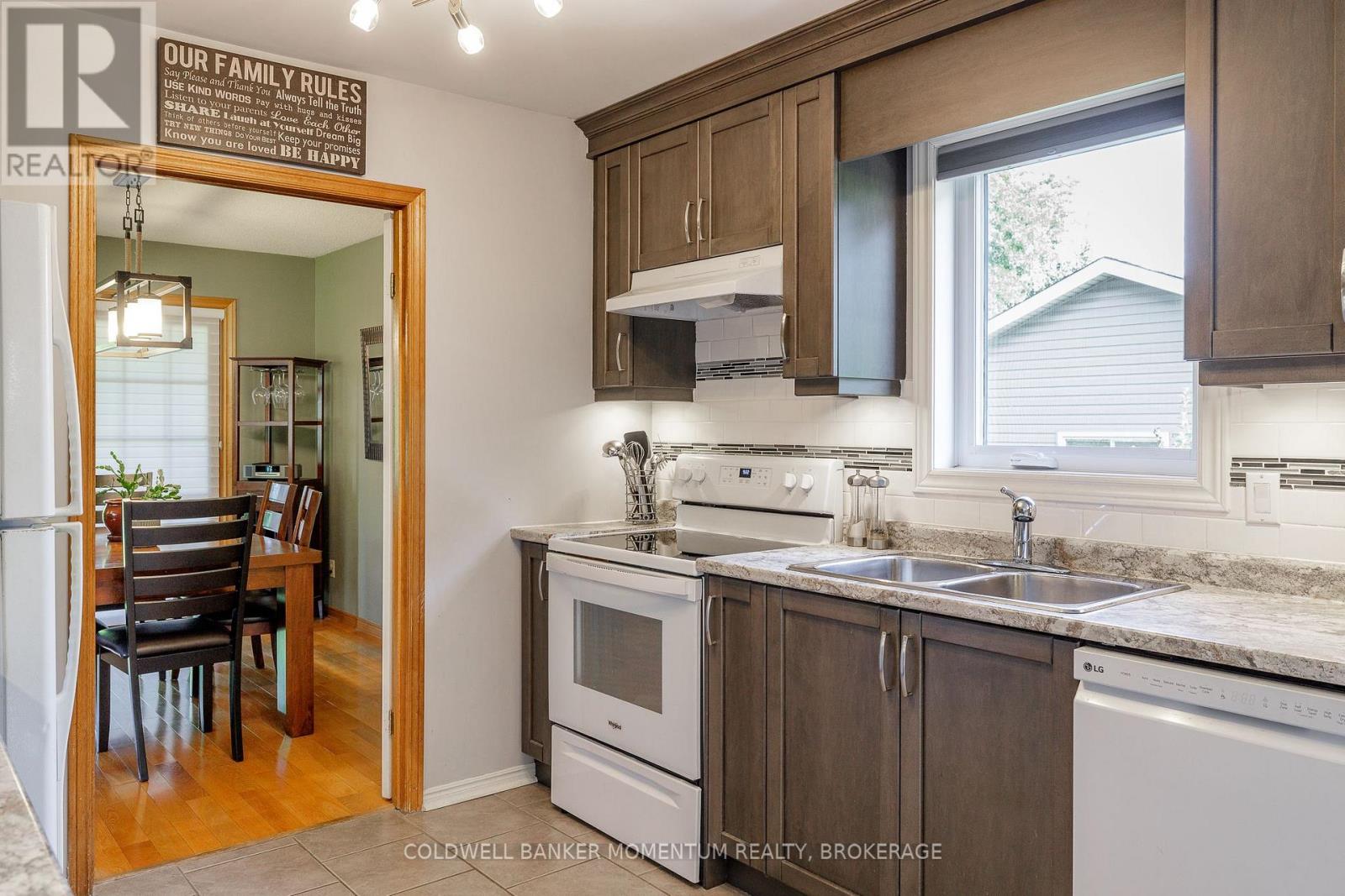 212 Livingston Avenue, Grimsby, Ontario  L3M 4V8 - Photo 15 - X13643170