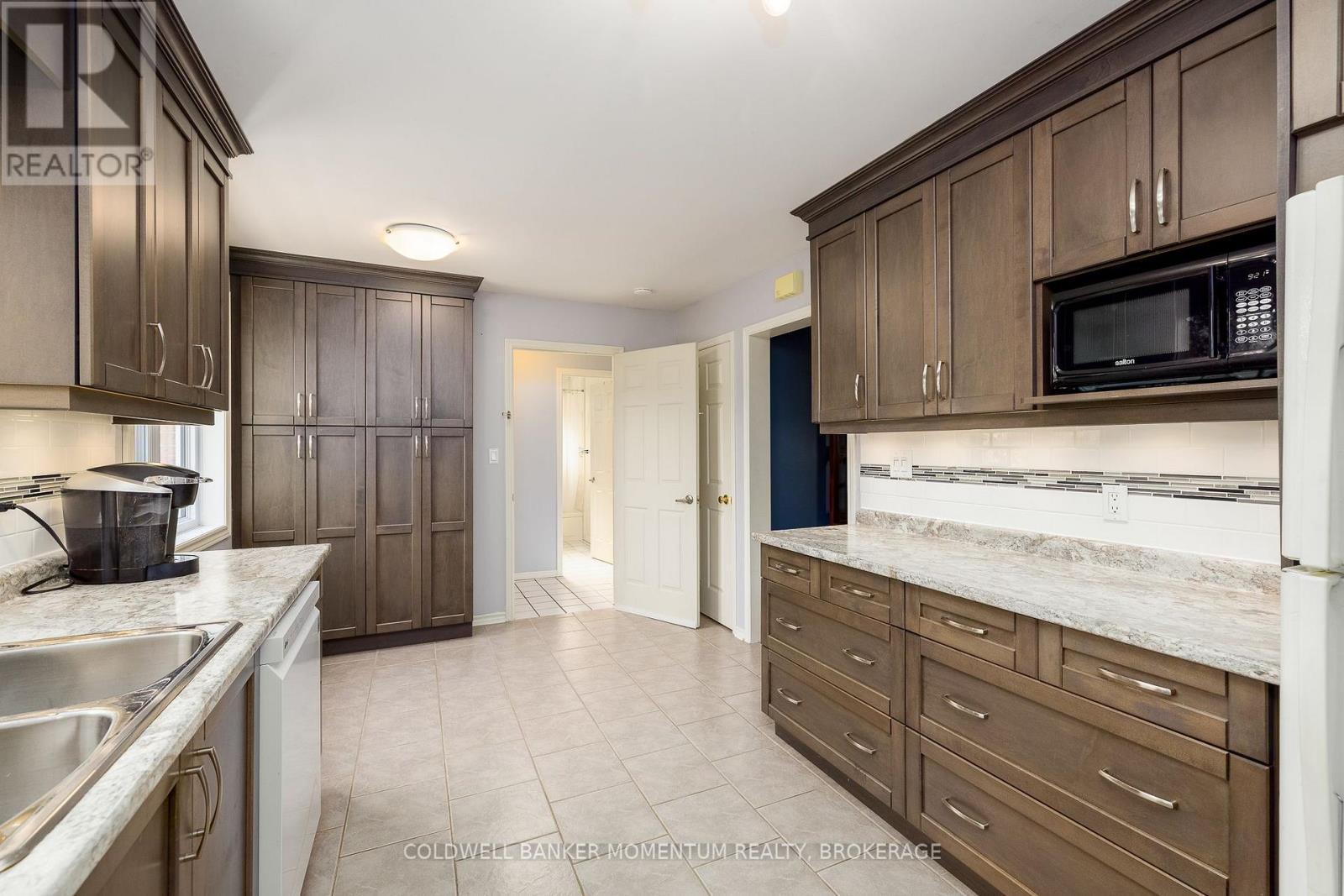 212 Livingston Avenue, Grimsby, Ontario  L3M 4V8 - Photo 16 - X13643170