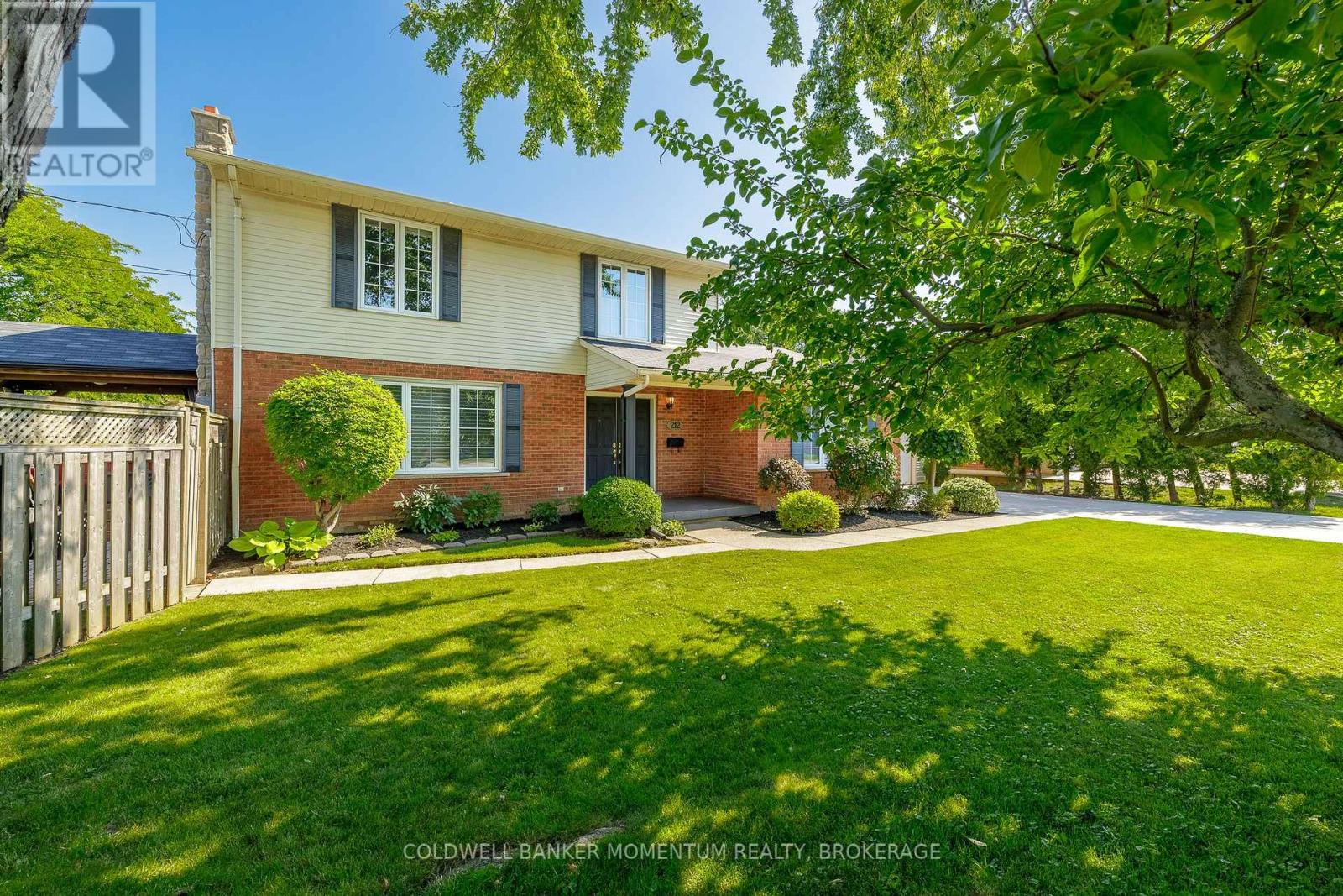 212 Livingston Avenue, Grimsby, Ontario  L3M 4V8 - Photo 3 - X13643170
