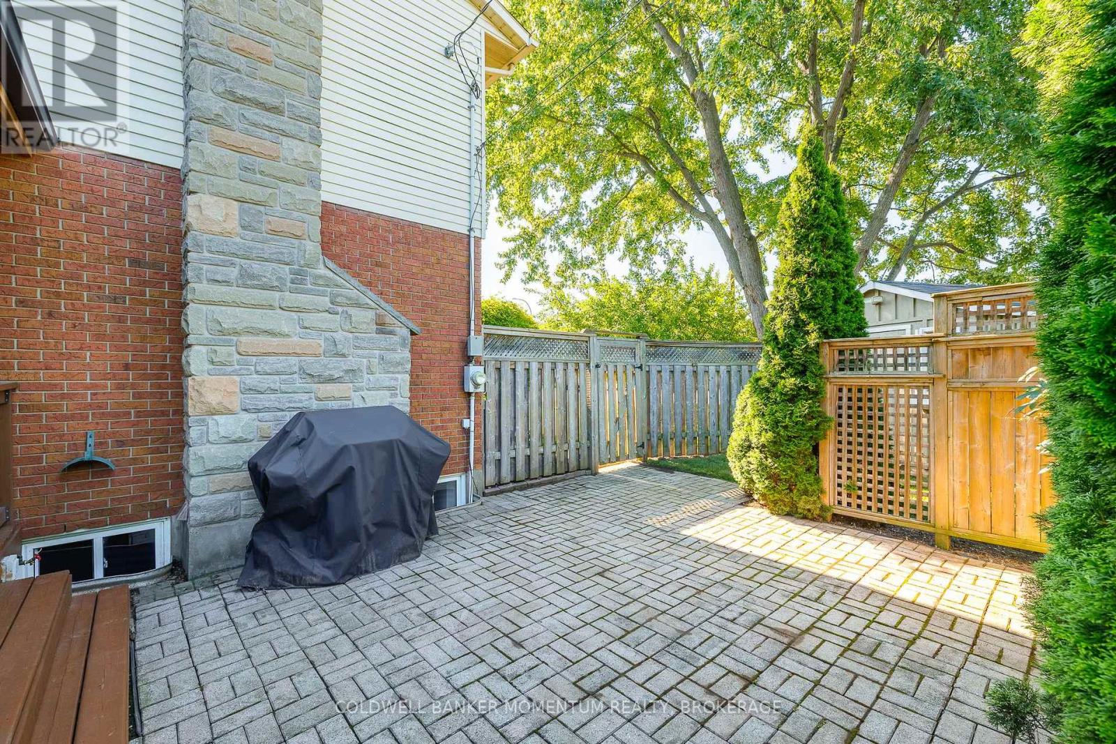 212 Livingston Avenue, Grimsby, Ontario  L3M 4V8 - Photo 39 - X13643170