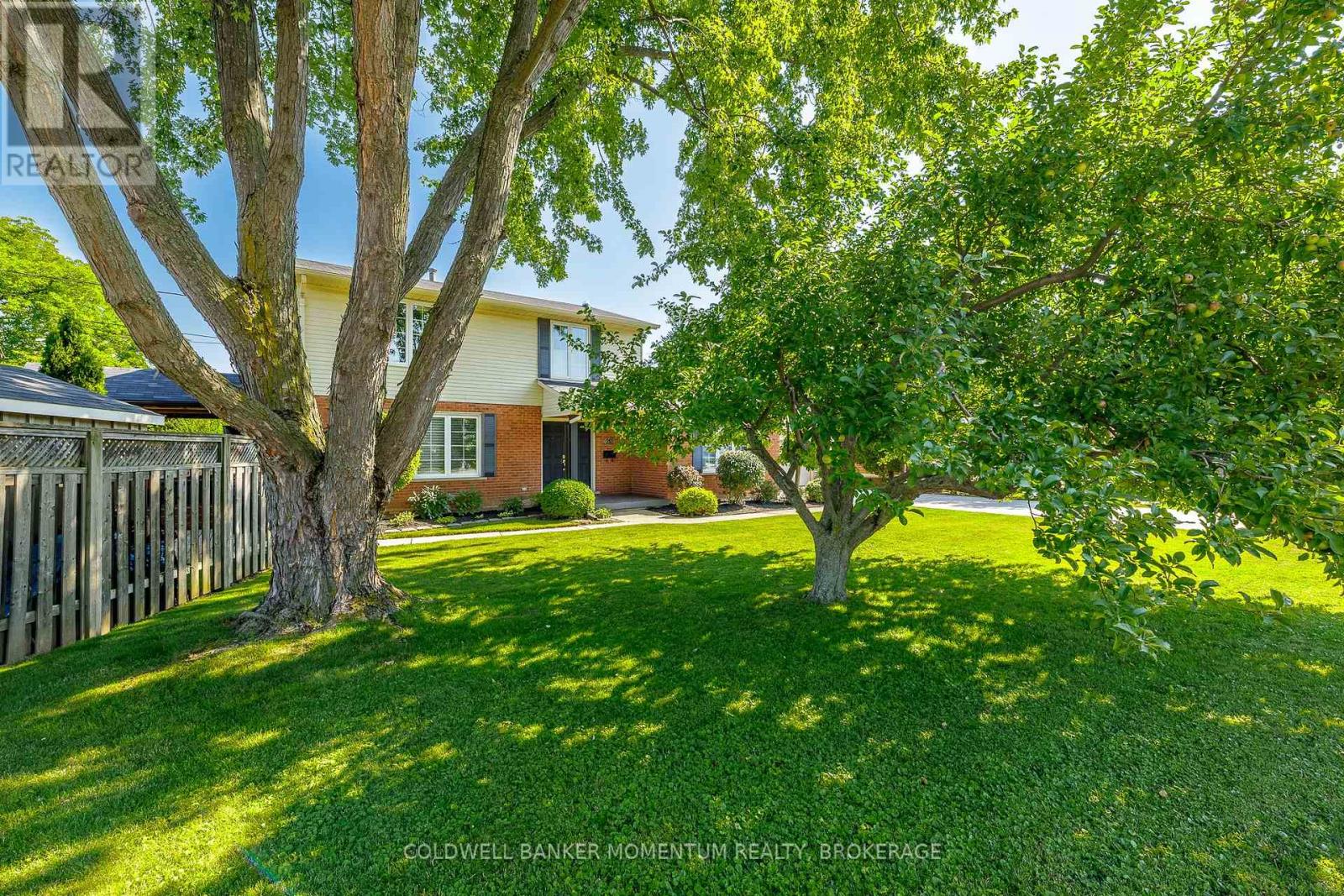212 Livingston Avenue, Grimsby, Ontario  L3M 4V8 - Photo 6 - X13643170
