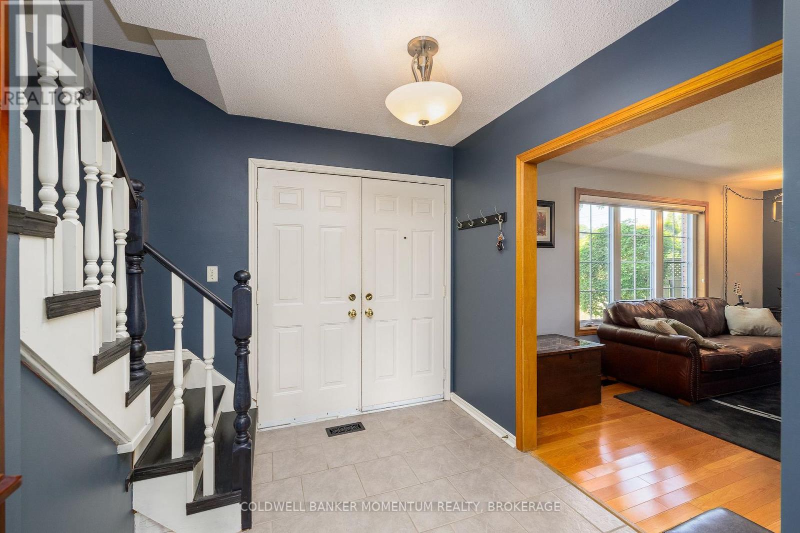 212 Livingston Avenue, Grimsby, Ontario  L3M 4V8 - Photo 8 - X13643170