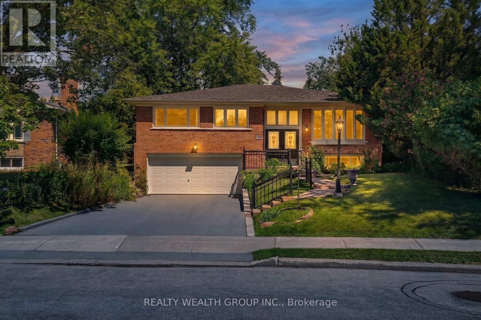 10 Derwent Court, Toronto, Ontario  M2M 2C3 - Photo 1 - C13643212