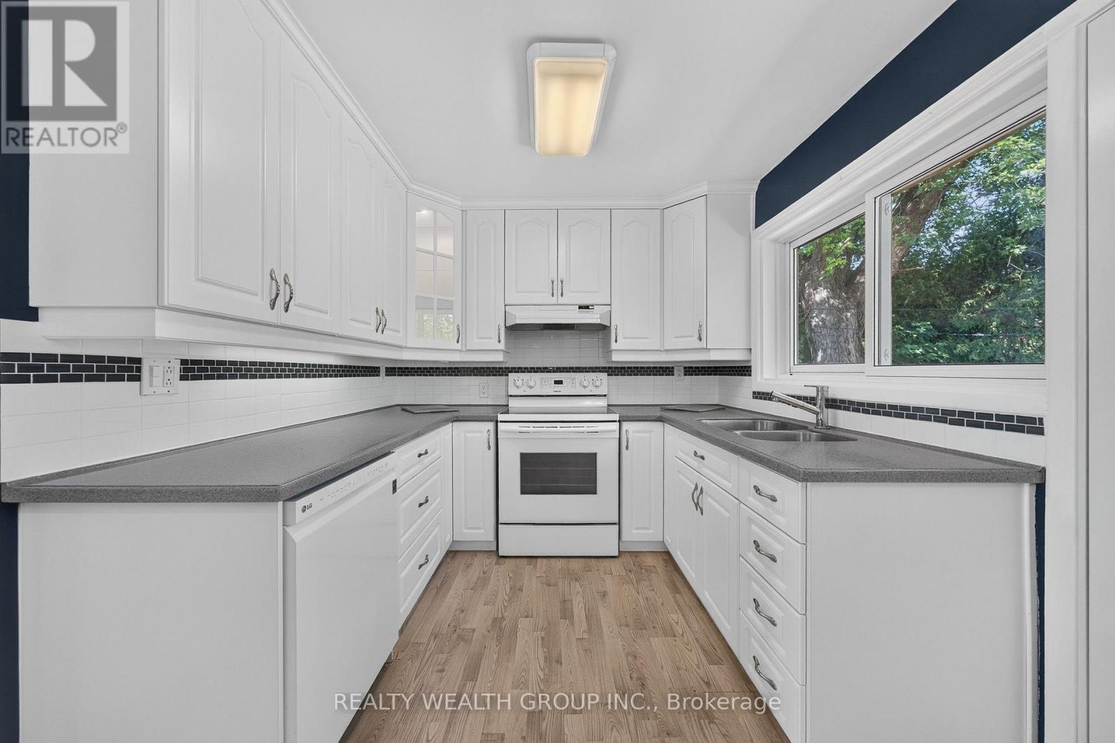 10 Derwent Court, Toronto, Ontario  M2M 2C3 - Photo 11 - C13643212