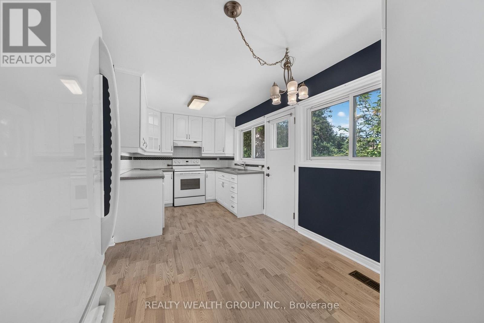 10 Derwent Court, Toronto, Ontario  M2M 2C3 - Photo 9 - C13643212