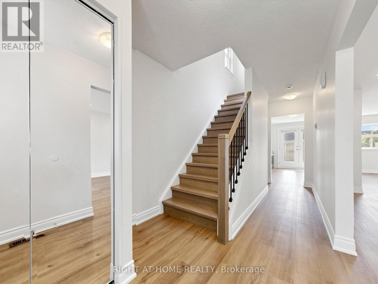 1332 Fenelon Crescent, Oshawa, Ontario  L1J 6G1 - Photo 4 - E13643188