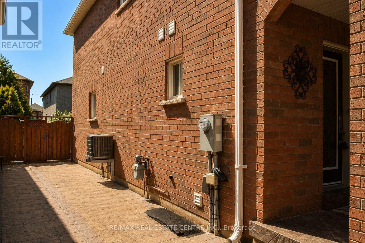 92 Blackthorn Drive, Vaughan, Ontario  L6A 3N5 - Photo 24 - N13643222
