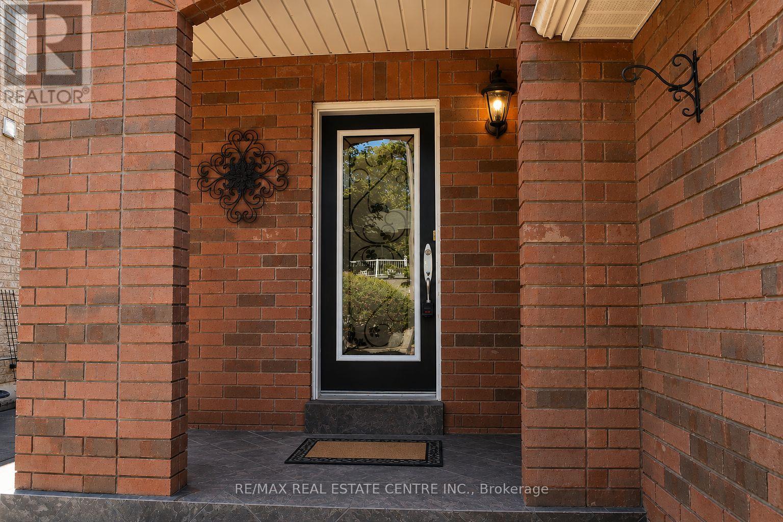 92 Blackthorn Drive, Vaughan, Ontario  L6A 3N5 - Photo 4 - N13643222