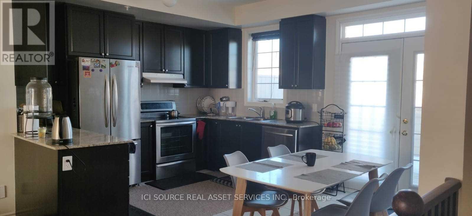 Unit 2 - 76 Cathedral High Street, Markham, Ontario  L6C 0P3 - Photo 3 - N13643246
