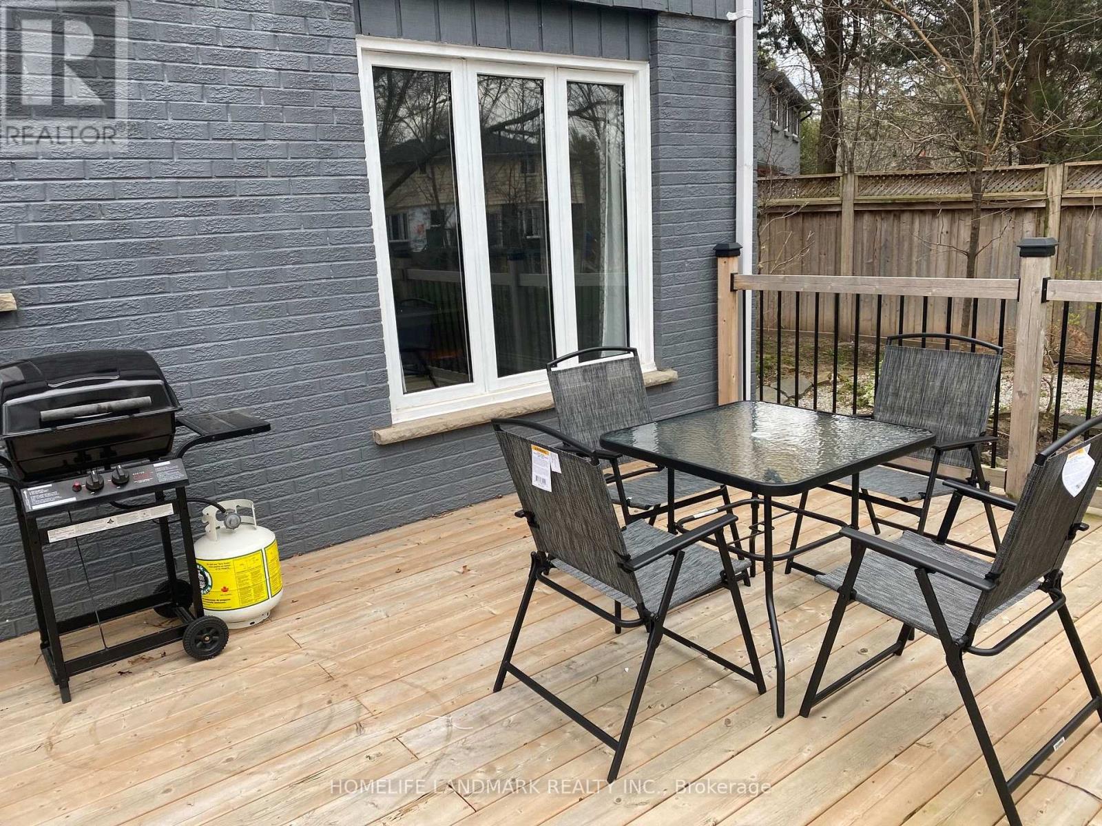 210 Valleyview Court, Oakville, Ontario  L6L 5H8 - Photo 4 - W13643166
