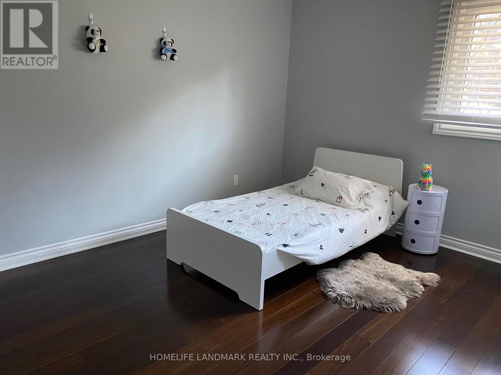 210 Valleyview Court, Oakville, Ontario  L6L 5H8 - Photo 9 - W13643166