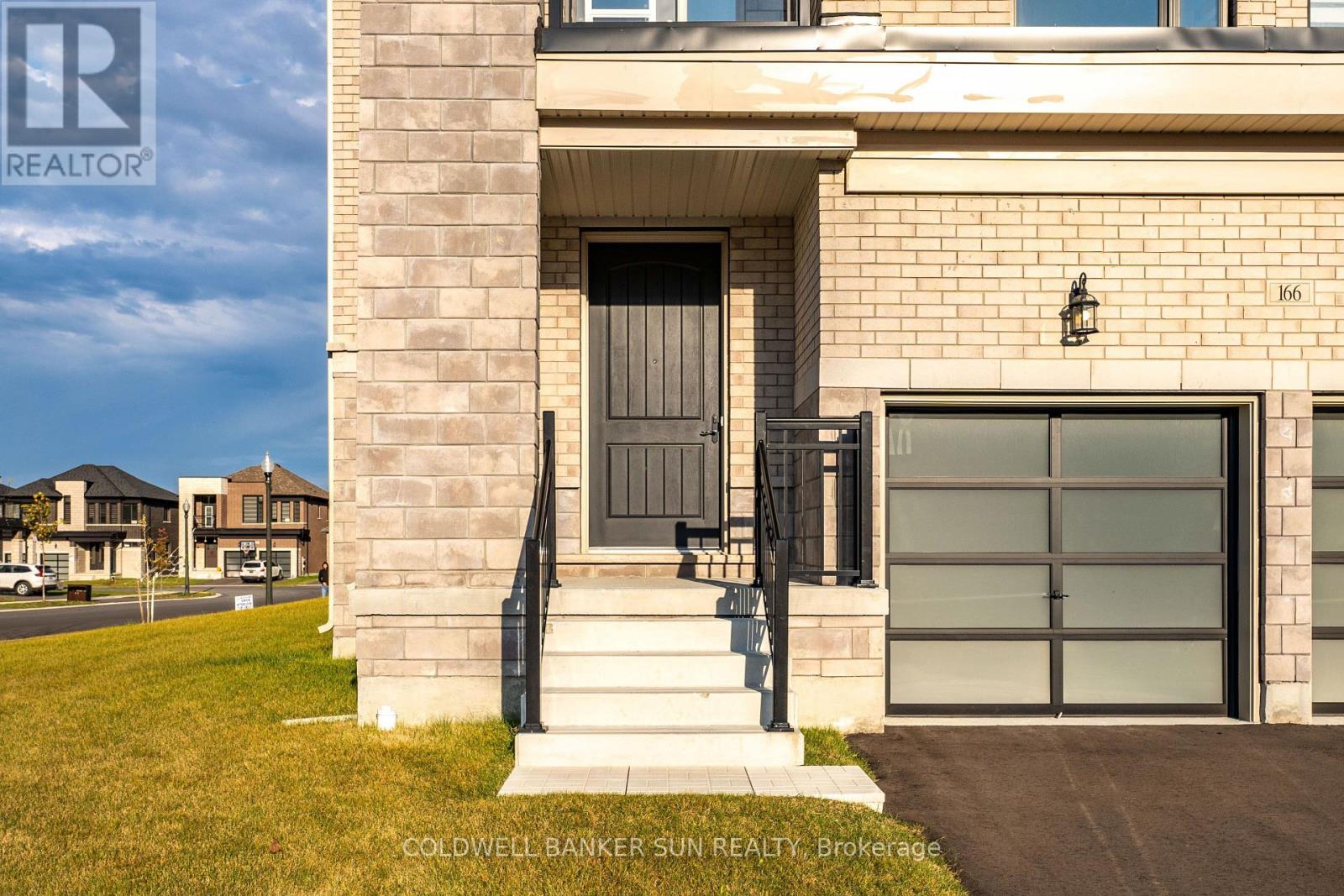 166 Prince Charles Crescent, Woodstock, Ontario  N4T 0N1 - Photo 4 - X13643148