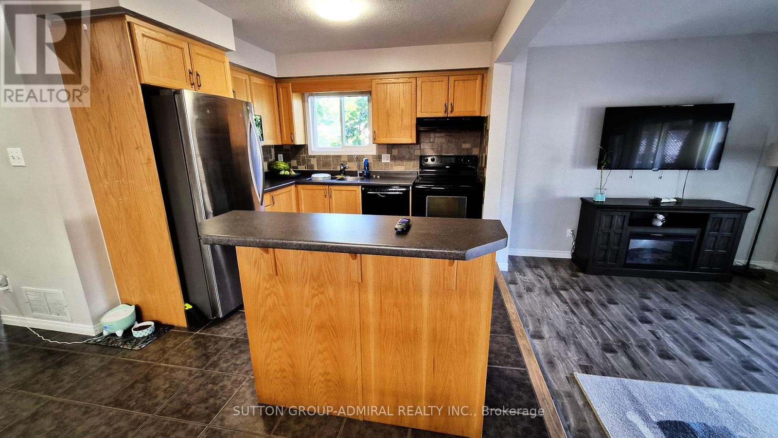 115 Peach Blossom Crescent, Kitchener, Ontario  N2E 3Z7 - Photo 4 - X13643160