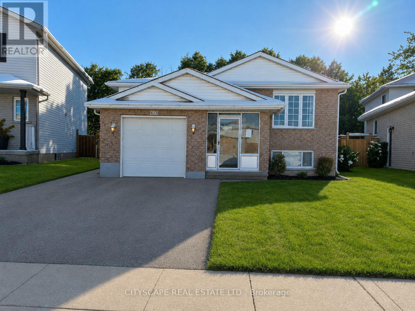 60 Castlewood Place, Cambridge, Ontario  N1R 8K6 - Photo 2 - X13643226
