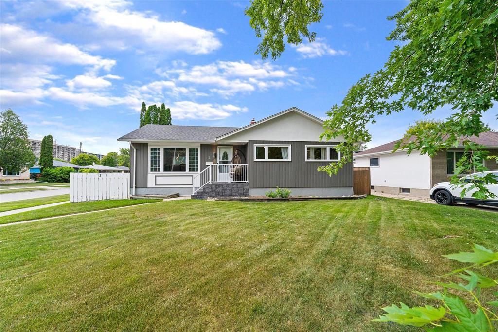 2 Byron Bay, Winnipeg, Manitoba  R3K 0R7 - Photo 2 - 202619546