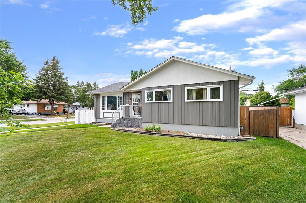 2 Byron Bay, Winnipeg, Manitoba  R3K 0R7 - Photo 3 - 202619546