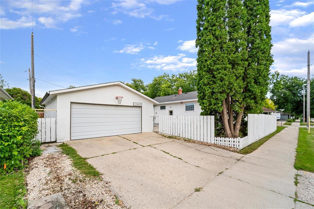 2 Byron Bay, Winnipeg, Manitoba  R3K 0R7 - Photo 40 - 202619546