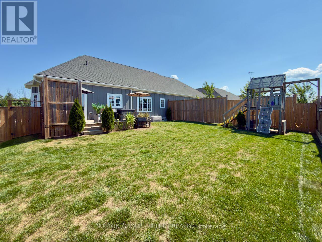 4 Brooklawn Drive, Lambton Shores, Ontario  N0M 1T0 - Photo 11 - X13642128