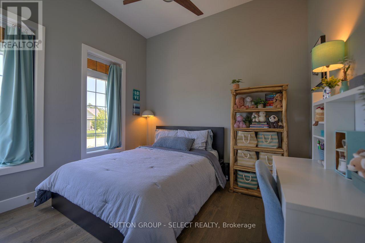 4 Brooklawn Drive, Lambton Shores, Ontario  N0M 1T0 - Photo 17 - X13642128