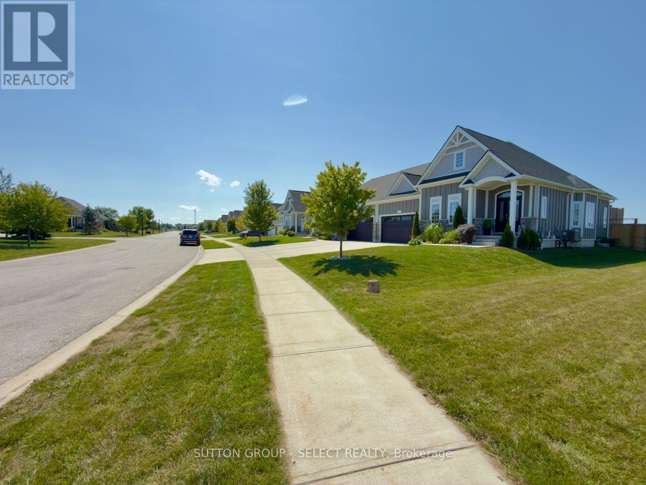 4 Brooklawn Drive, Lambton Shores, Ontario  N0M 1T0 - Photo 2 - X13642128