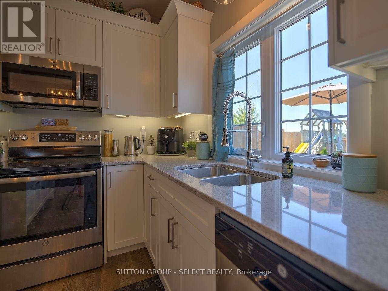 4 Brooklawn Drive, Lambton Shores, Ontario  N0M 1T0 - Photo 28 - X13642128