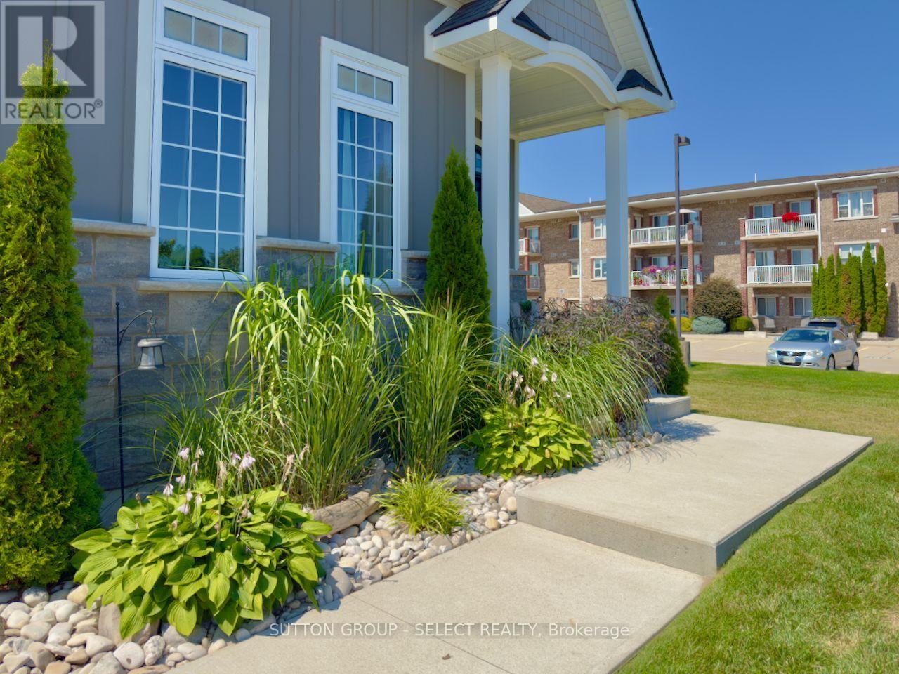 4 Brooklawn Drive, Lambton Shores, Ontario  N0M 1T0 - Photo 6 - X13642128