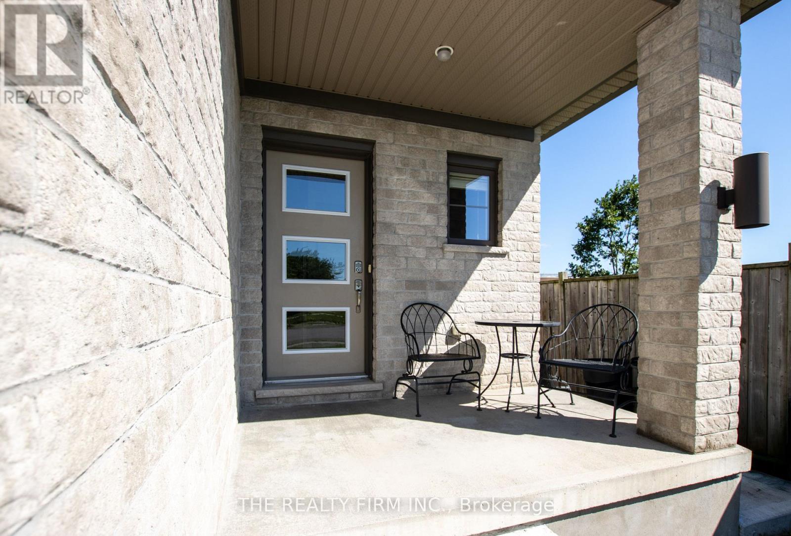 974 Bluegrass Drive, London North, Ontario  N6H 0C9 - Photo 4 - X13643280