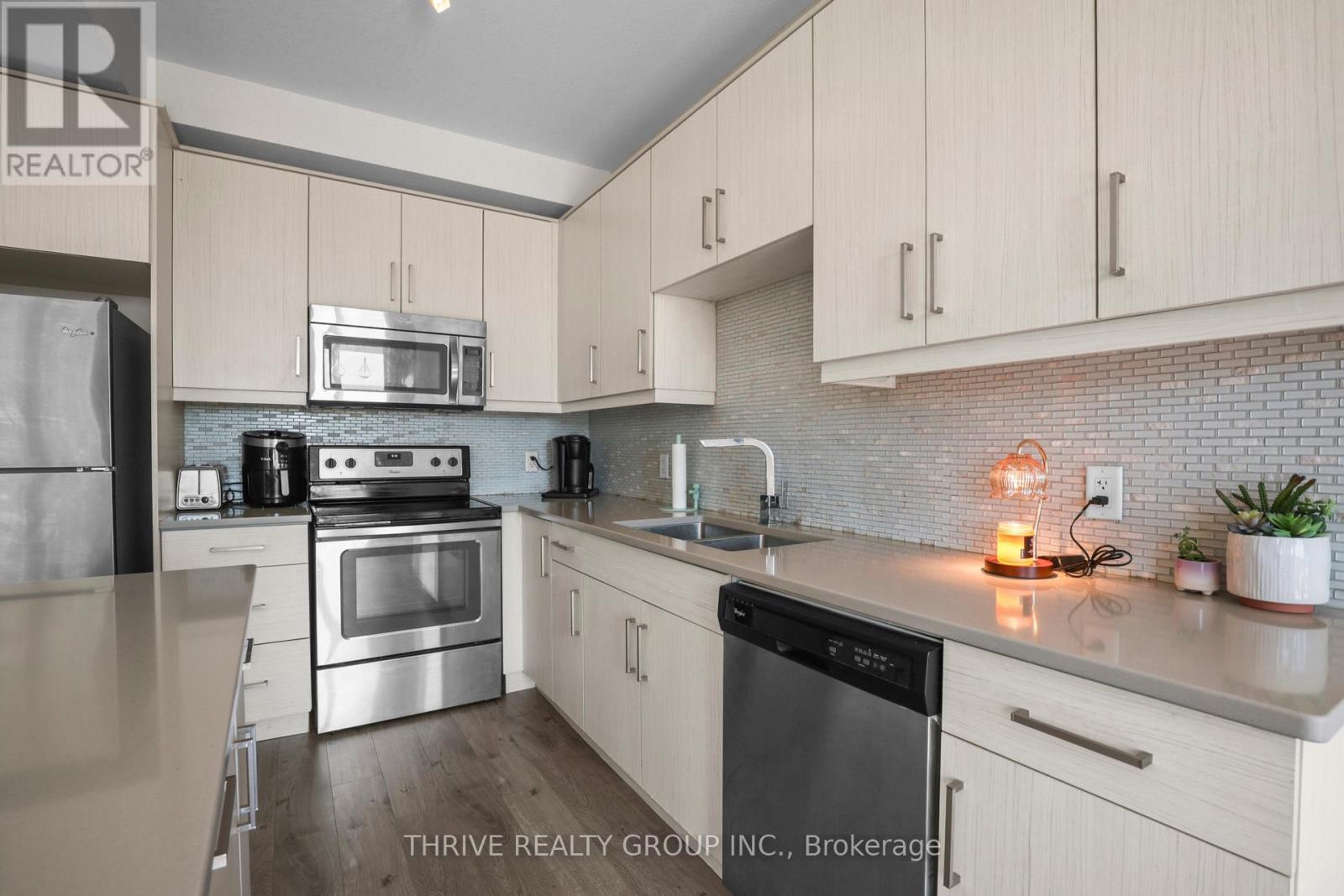 981 West Village Square, London North, Ontario  N6H 0J7 - Photo 12 - X13643326