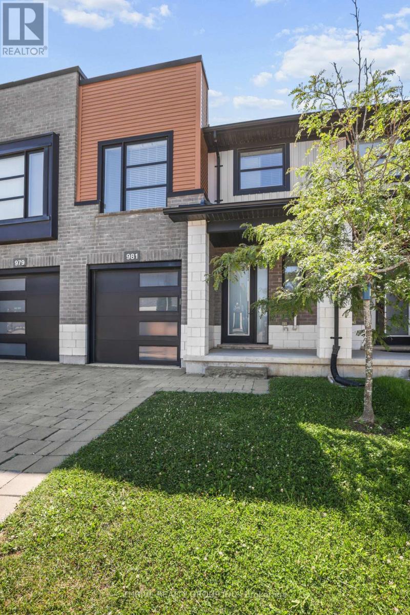 981 West Village Square, London North, Ontario  N6H 0J7 - Photo 2 - X13643326
