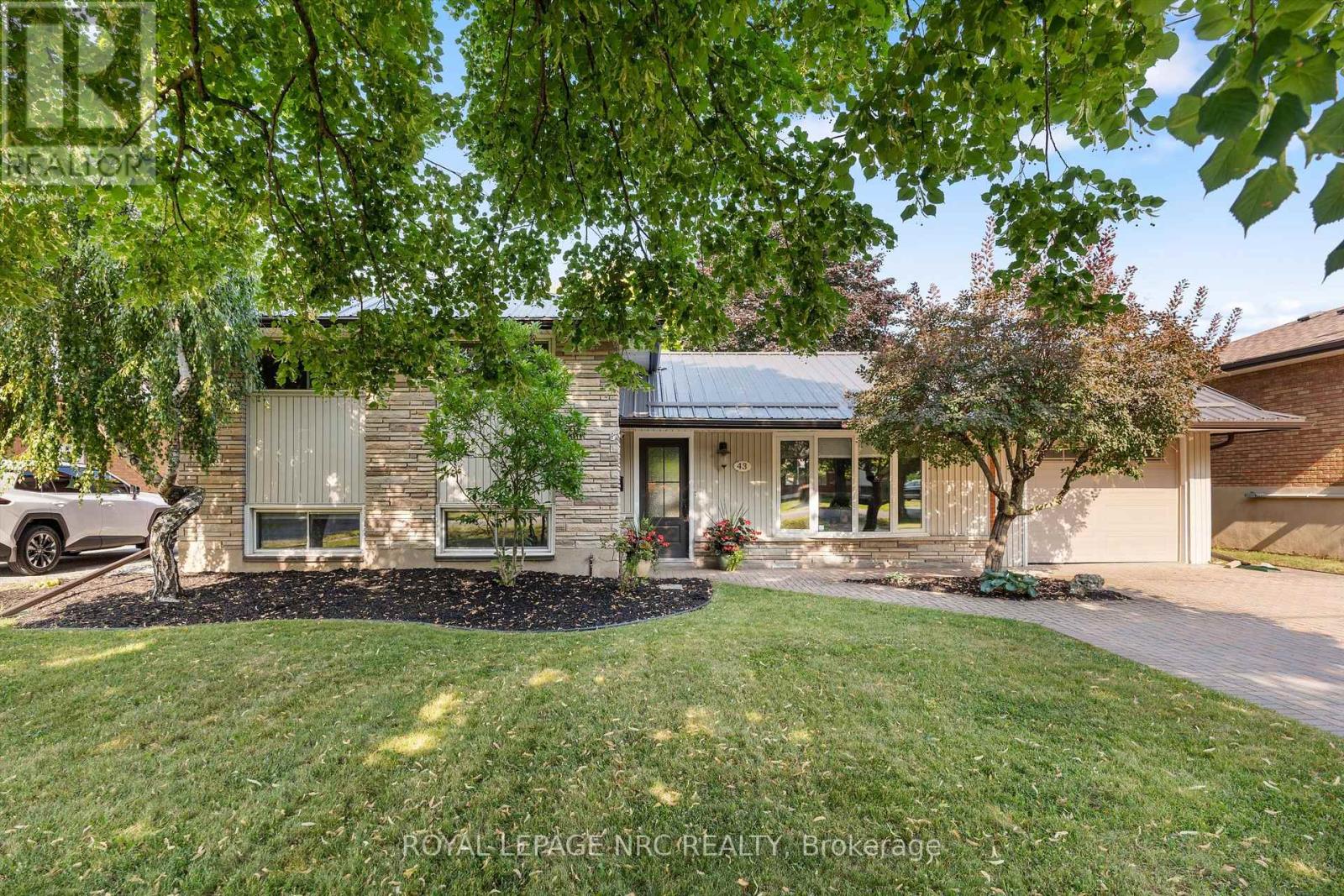 43 Howard Avenue, St. Catharines (Lakeport), Ontario L2N 3W8 - Photo 2 - X13643288