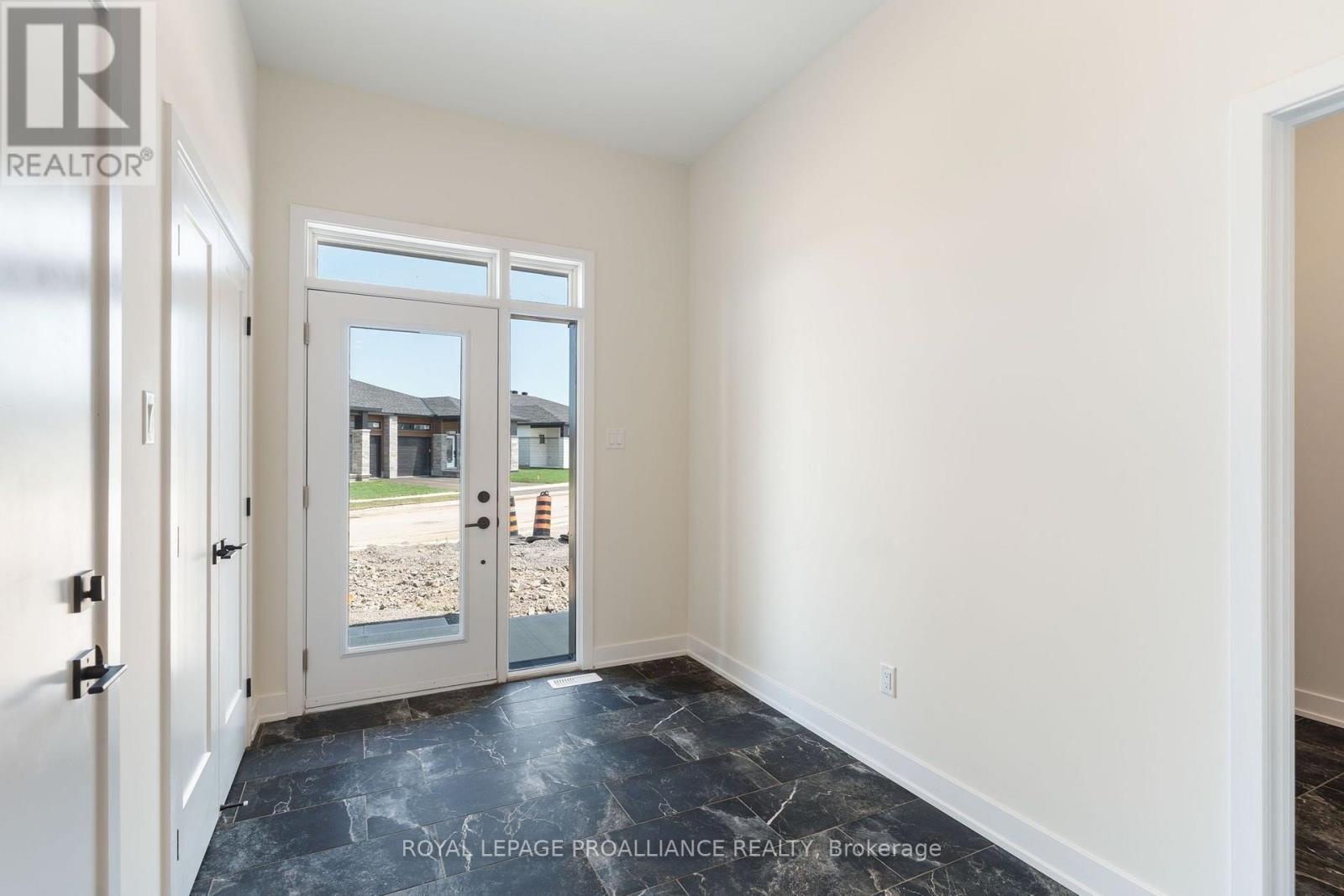 1076 Moore Street, Brockville, Ontario  K0E 0H2 - Photo 5 - X13643270