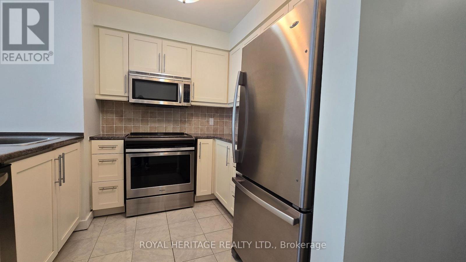 1203 - 150 Dunlop Street E, Barrie, Ontario  L4M 6H1 - Photo 11 - S13643292