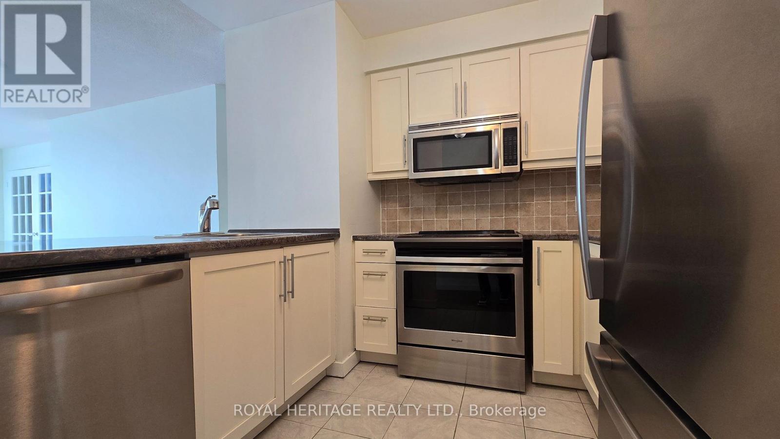 1203 - 150 Dunlop Street E, Barrie, Ontario  L4M 6H1 - Photo 12 - S13643292