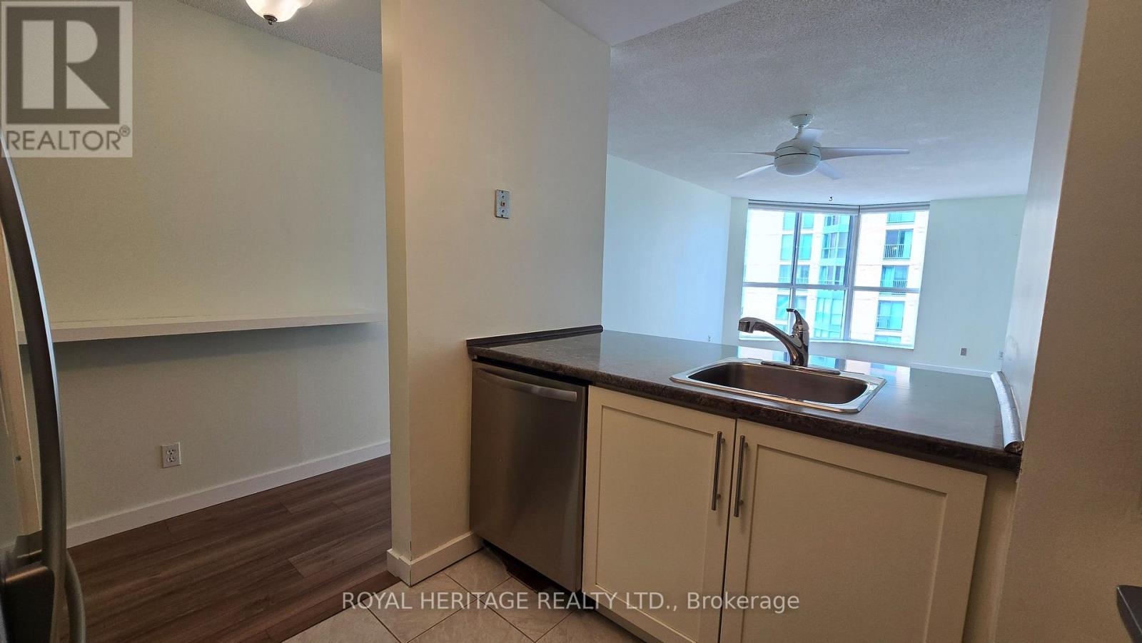 1203 - 150 Dunlop Street E, Barrie, Ontario  L4M 6H1 - Photo 13 - S13643292
