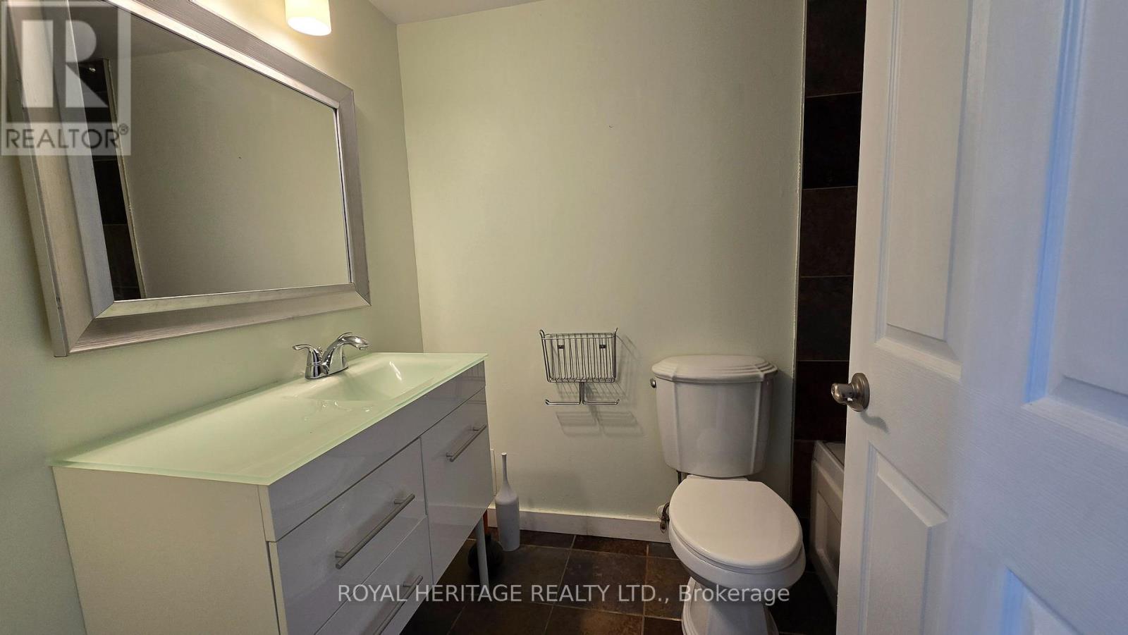 1203 - 150 Dunlop Street E, Barrie, Ontario  L4M 6H1 - Photo 15 - S13643292