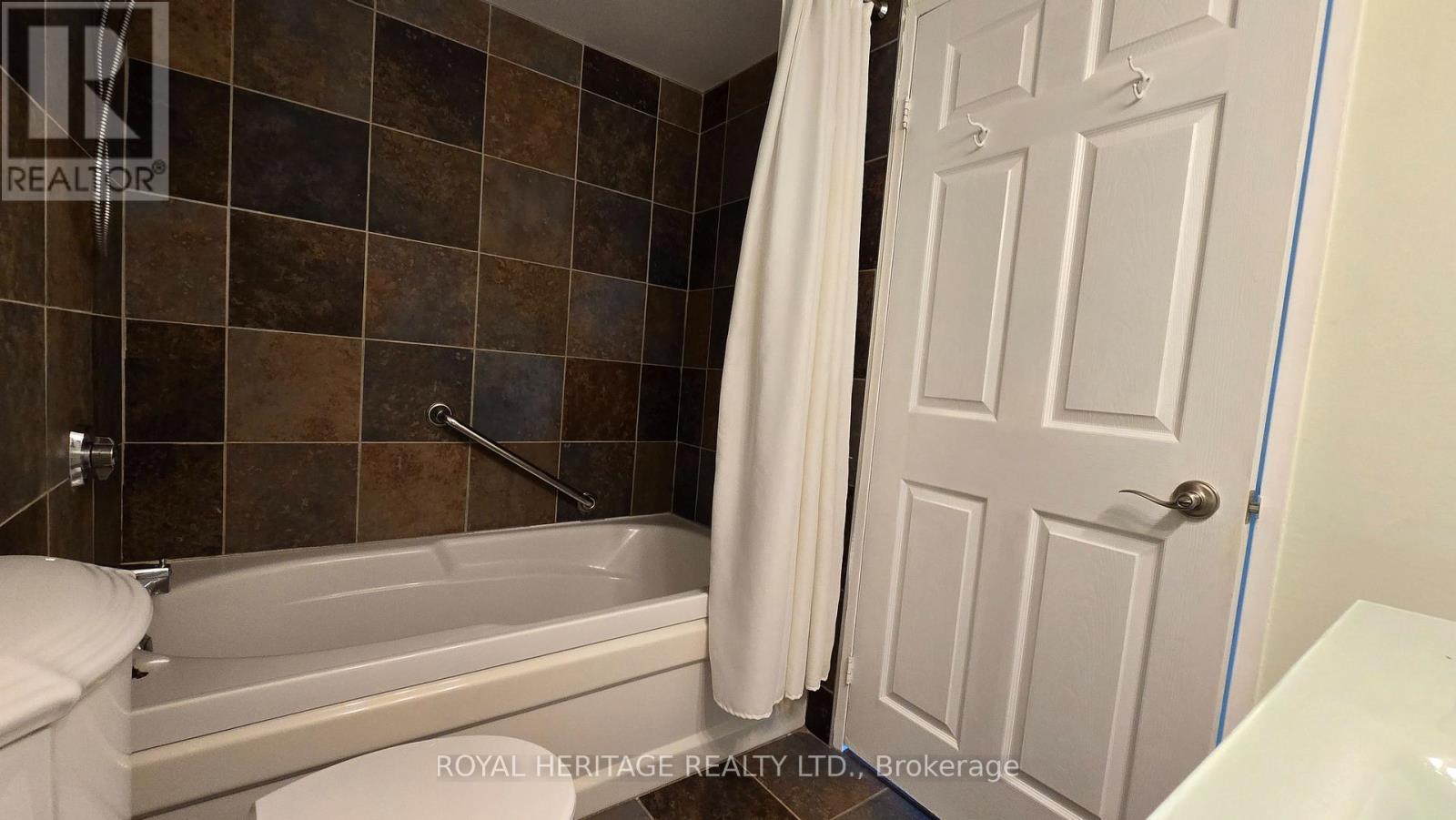 1203 - 150 Dunlop Street E, Barrie, Ontario  L4M 6H1 - Photo 16 - S13643292