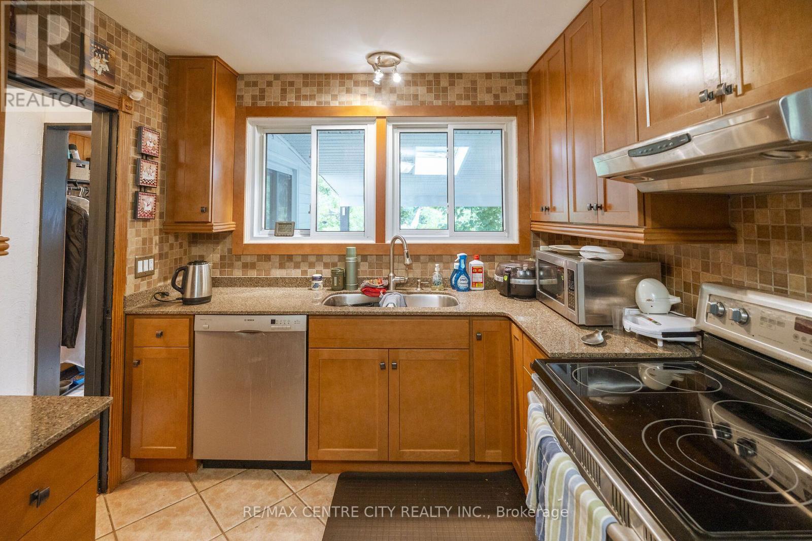 23891 Sutherland Road, Strathroy-Caradoc, Ontario  N0L 1W0 - Photo 10 - X13643392