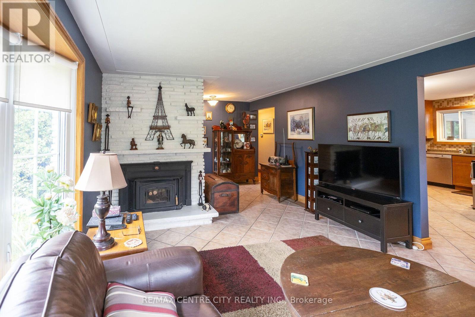 23891 Sutherland Road, Strathroy-Caradoc, Ontario  N0L 1W0 - Photo 8 - X13643392