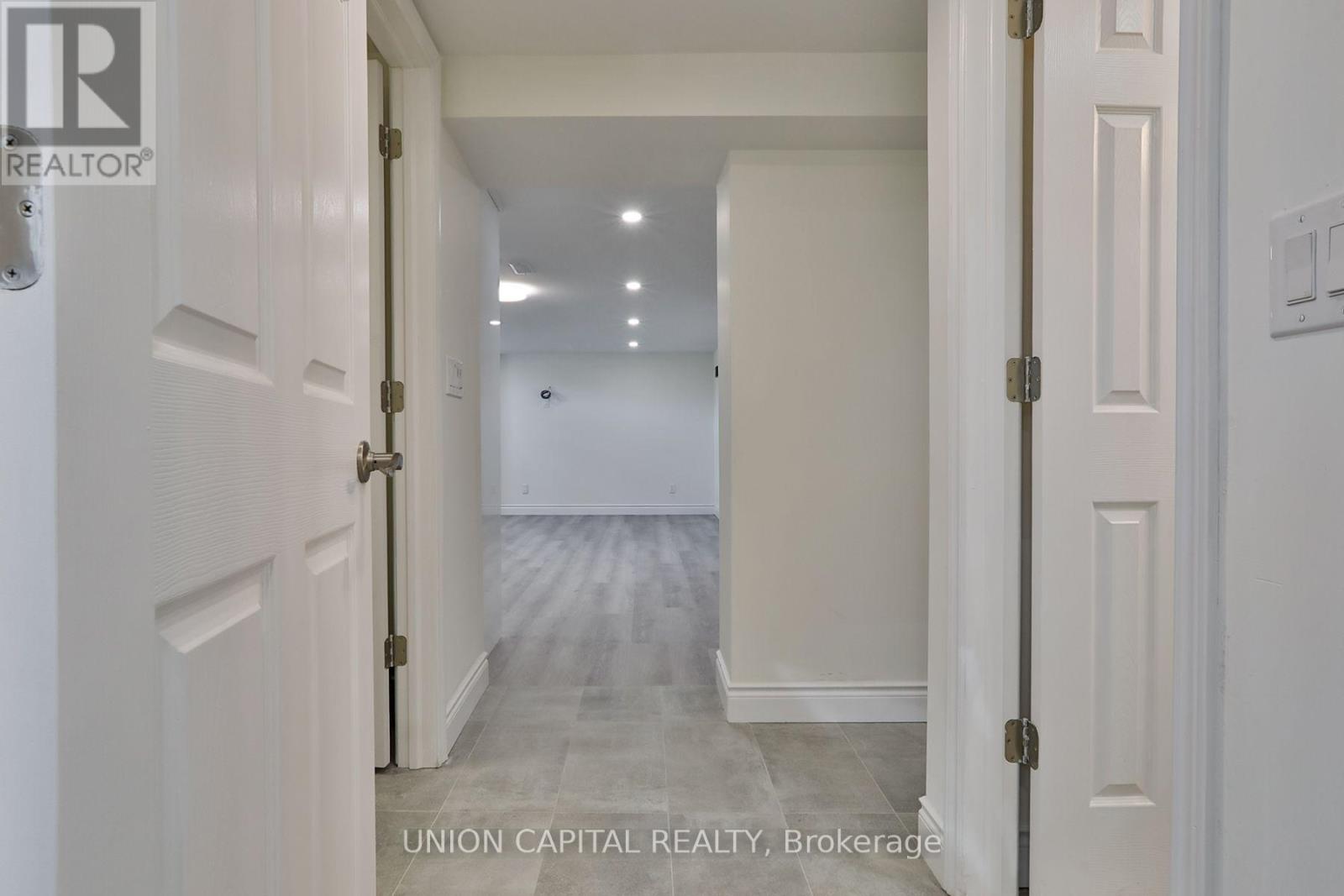 383 Neal Drive, Richmond Hill, Ontario  L4C 3L6 - Photo 4 - N13639420