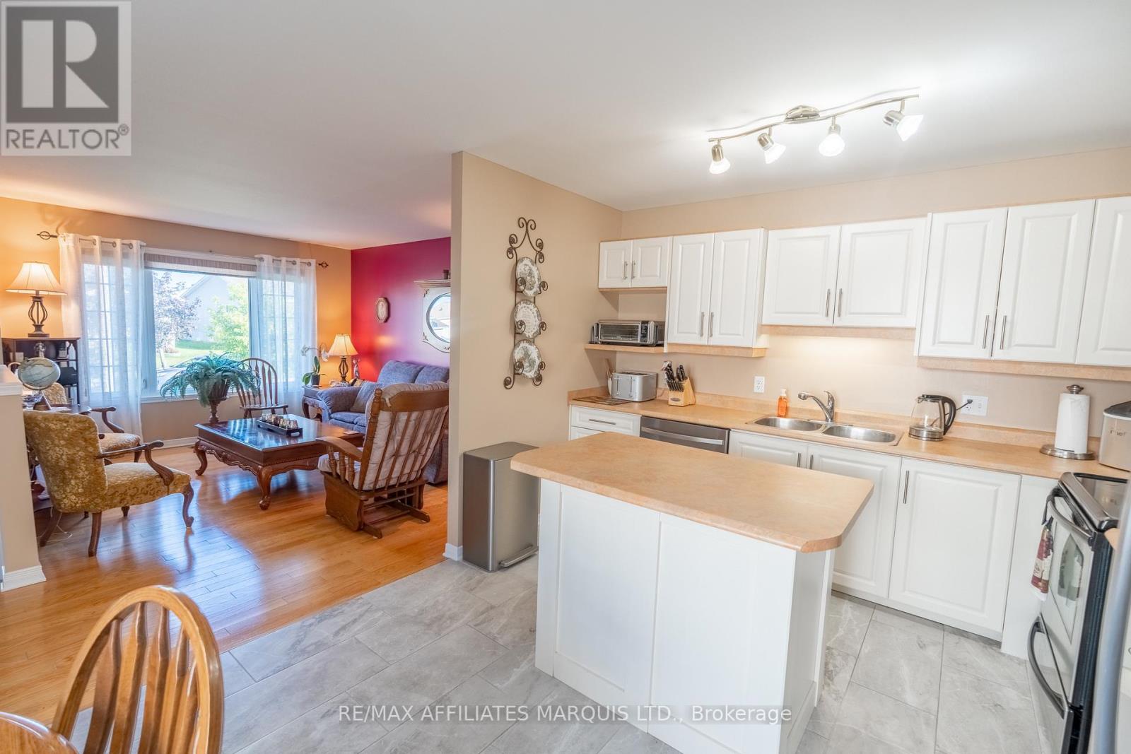 1851 Cumberland Street, Cornwall, Ontario  K6J 0A1 - Photo 2 - X13643382