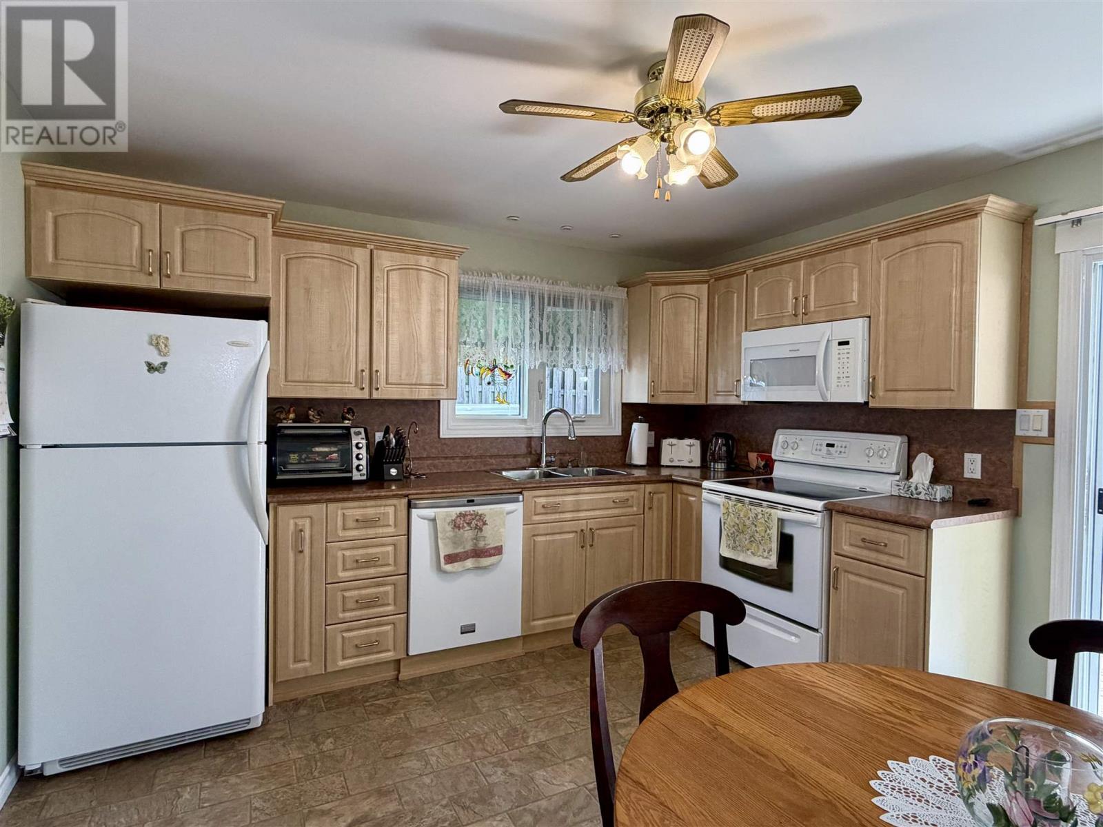 69 Hutchison Ave, Elliot Lake, Ontario  P5A 1W7 - Photo 8 - SM261799